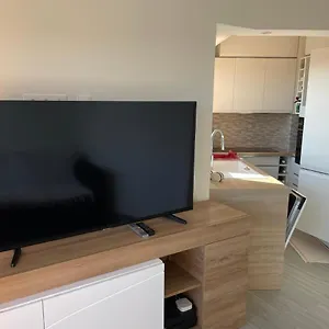 Appt T2 Refait A Neuf - Vue Dans Avec Piscine Mandelieu
